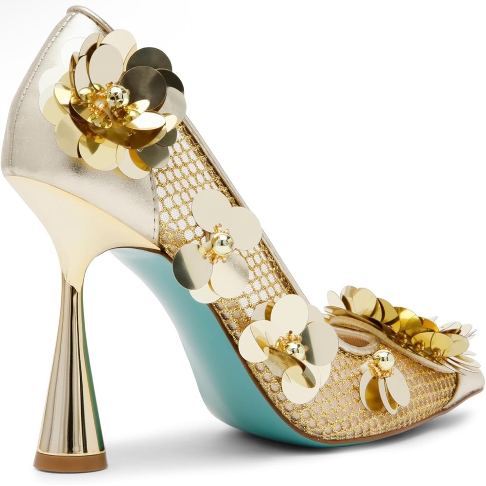 NEW Betsey Johnson Nash Gold Dorsay Sculptural Heels Floral Embellishments 9